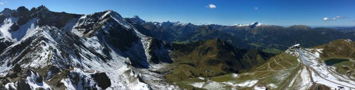 View at Hammerspitze _ Kuhgehrenspitze _ Kanzelwand Bergstation from the Kanzelwandspitze