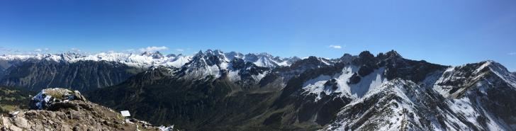 View from the Kanzelwandspitze in east direction